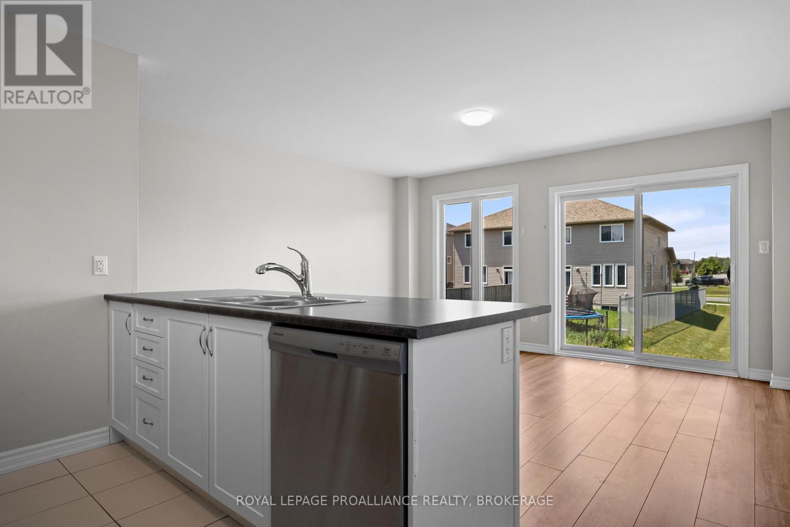 40 TEGAN COURT - 4
