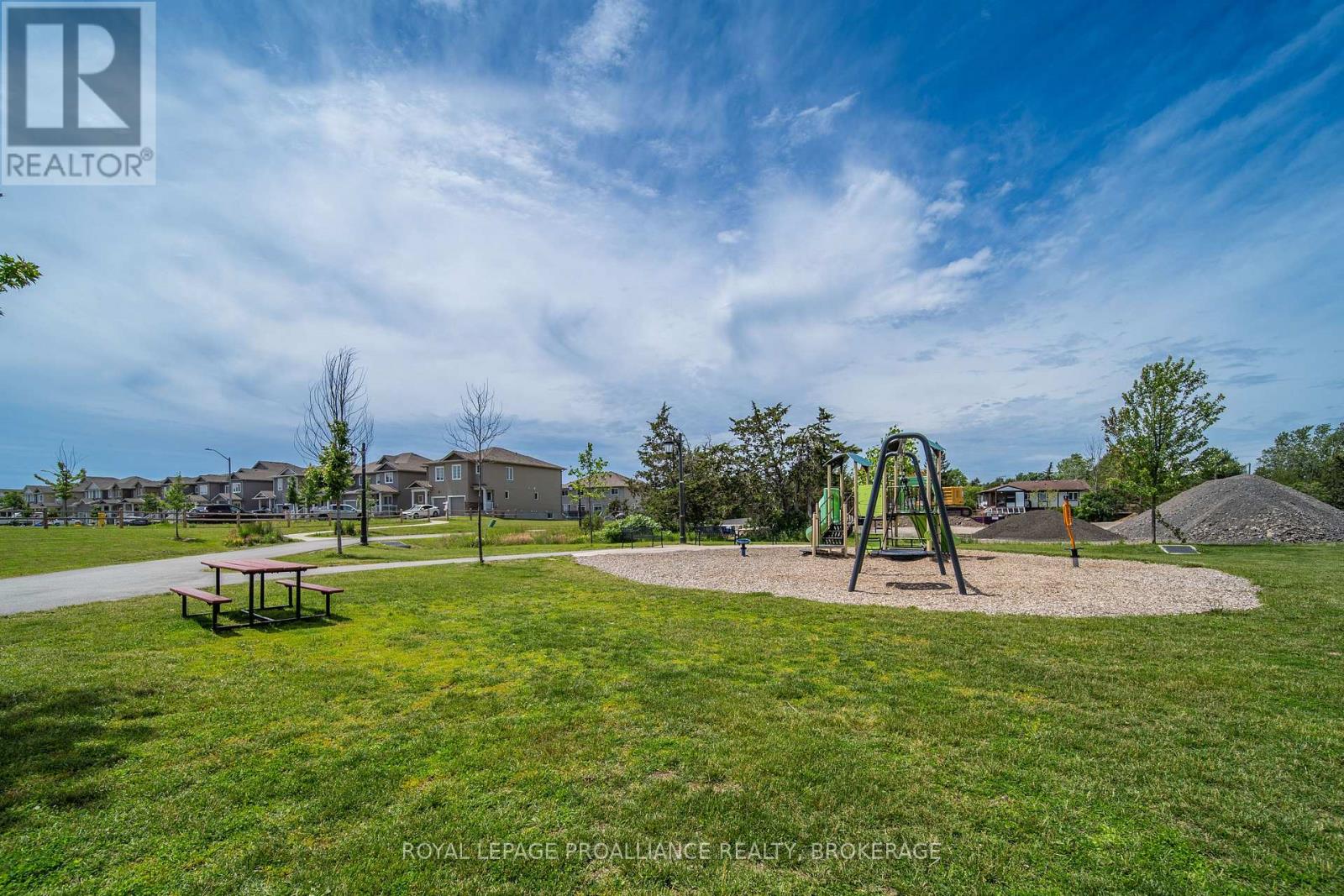 40 TEGAN COURT - 31