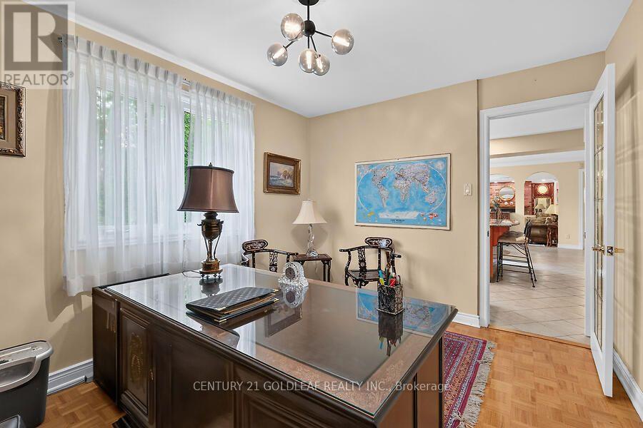 2011 HOLLYBROOK CRESCENT - 18