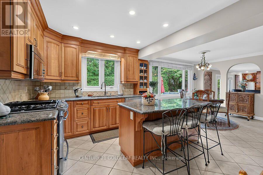2011 HOLLYBROOK CRESCENT - 11