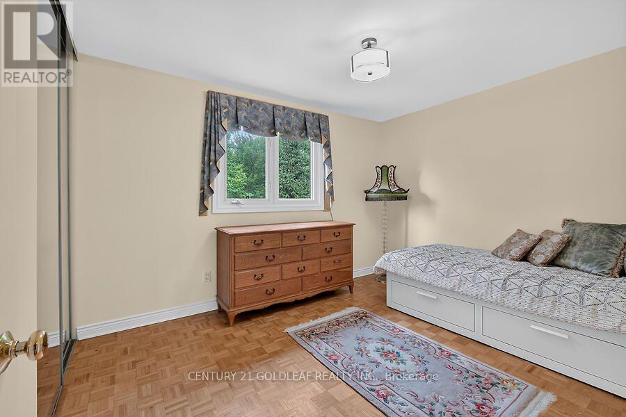 2011 HOLLYBROOK CRESCENT - 25