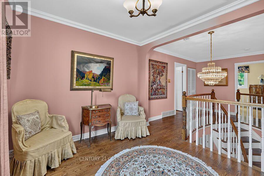 2011 HOLLYBROOK CRESCENT - 23