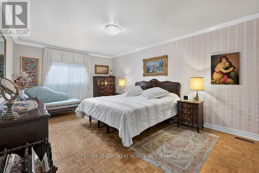 2011 HOLLYBROOK CRESCENT - 29