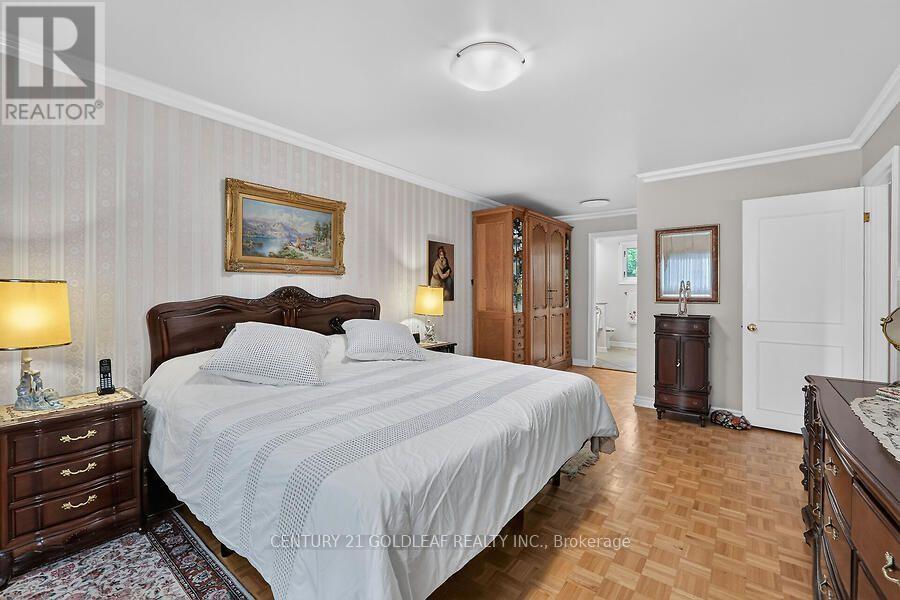 2011 HOLLYBROOK CRESCENT - 30