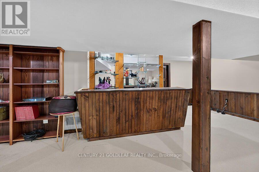2011 HOLLYBROOK CRESCENT - 36