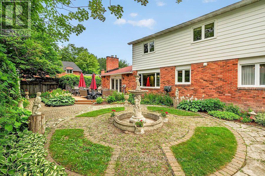 2011 HOLLYBROOK CRESCENT - 39