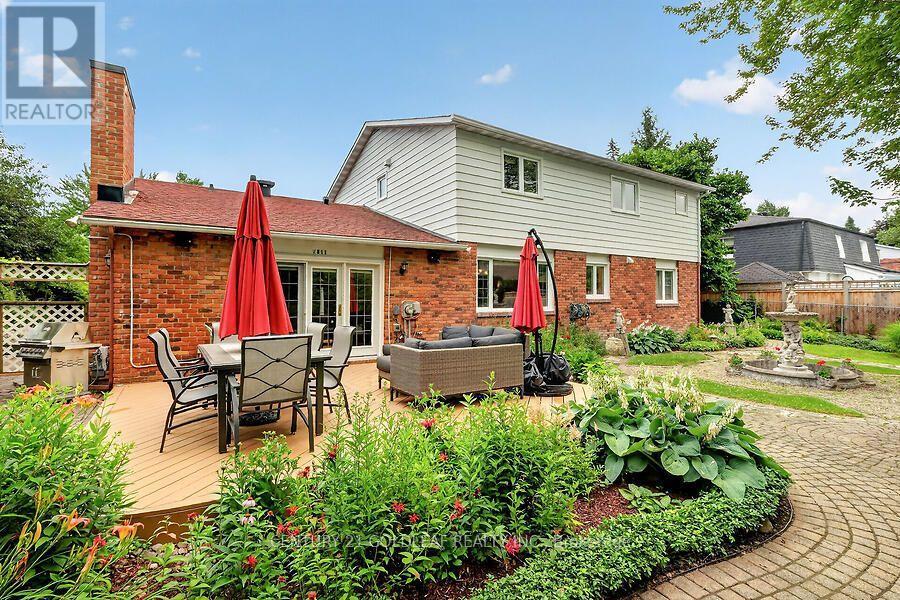 2011 HOLLYBROOK CRESCENT - 40