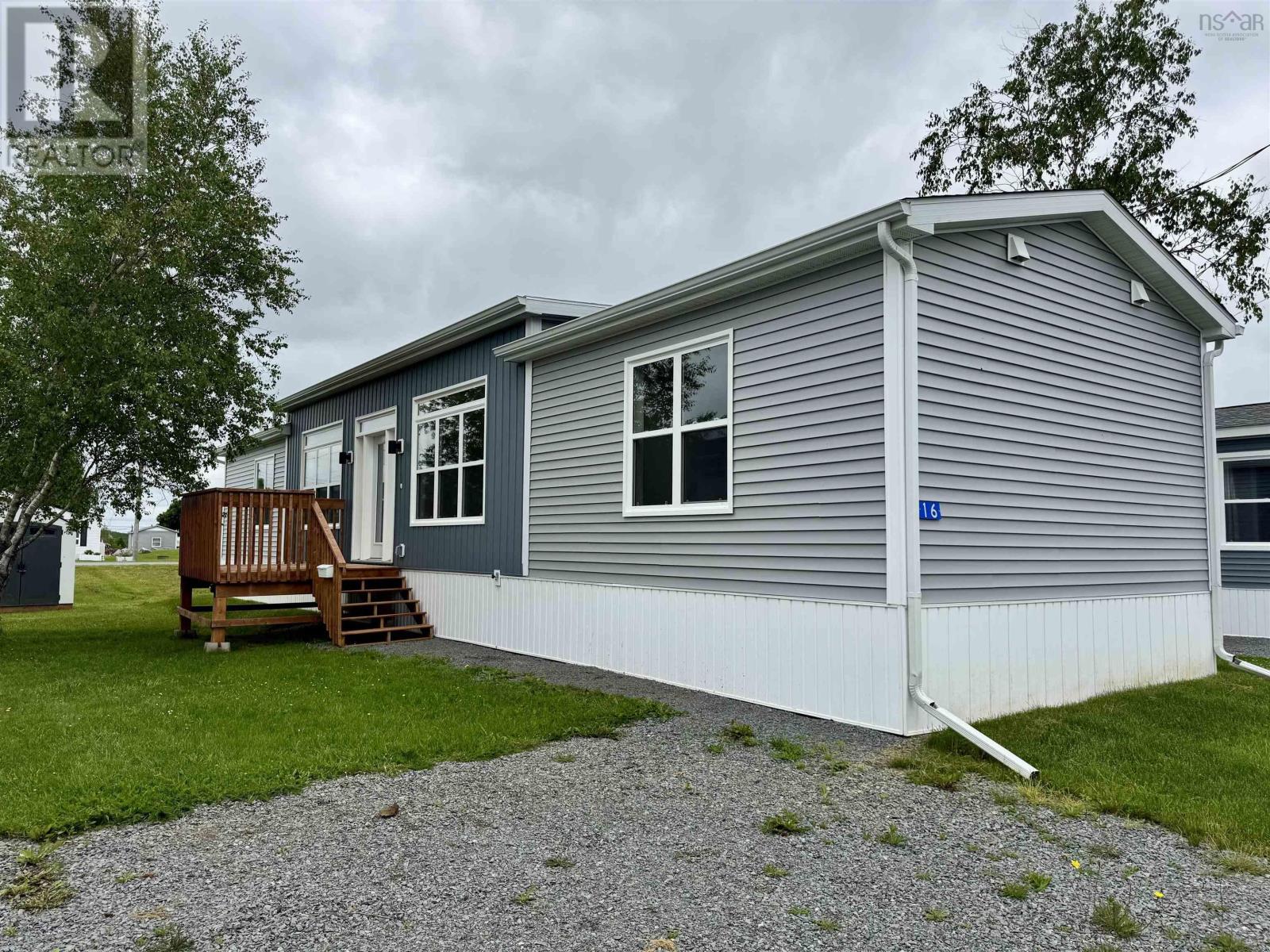 16 Christopher Avenue - 1