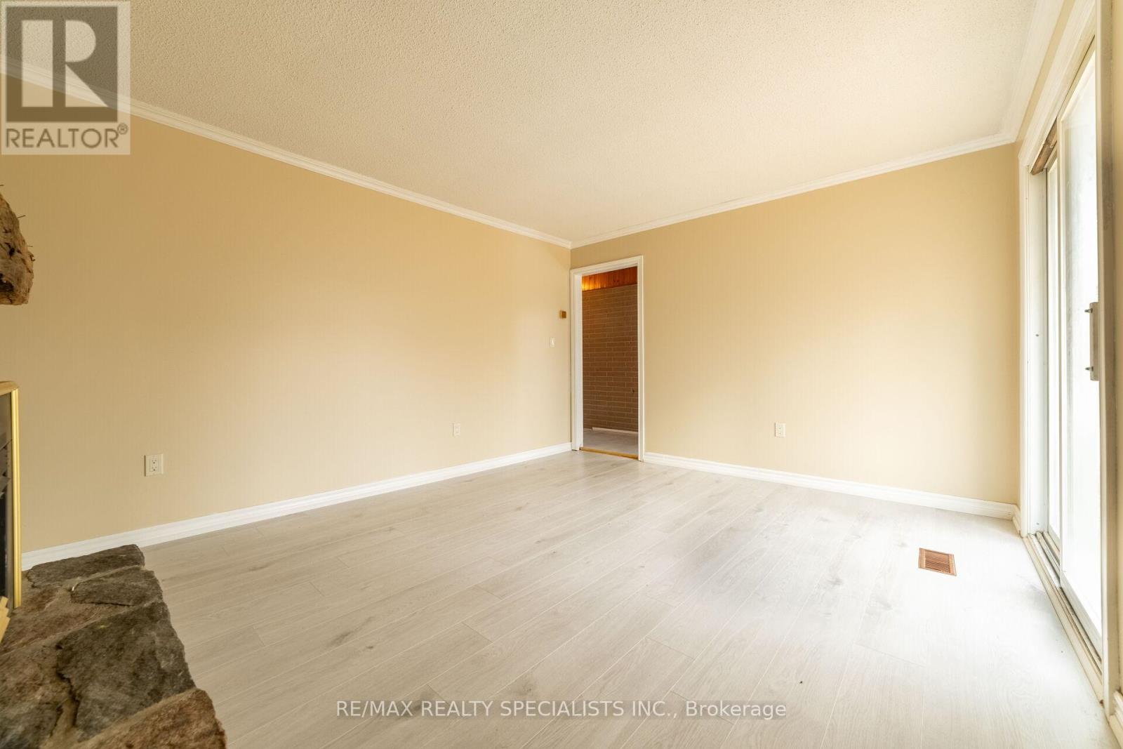 70 BYTHIA STREET - Image 14