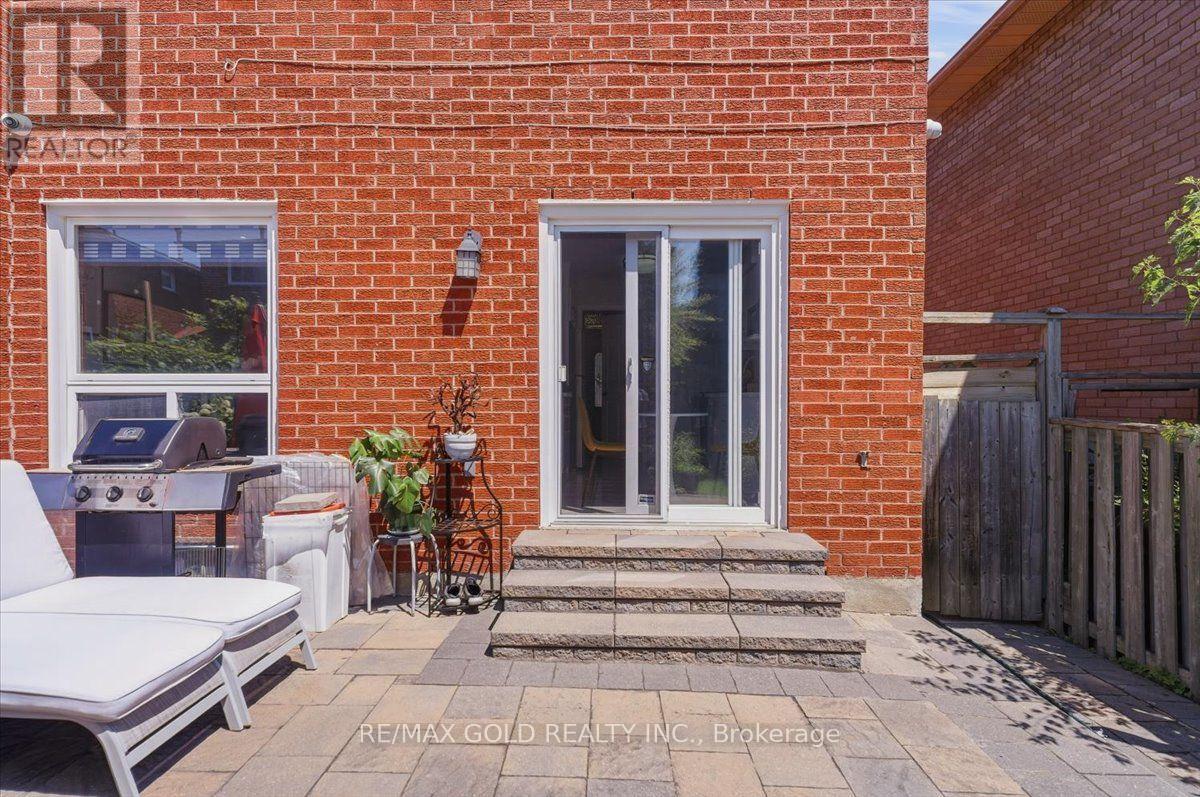 29 TRALEE STREET - 32