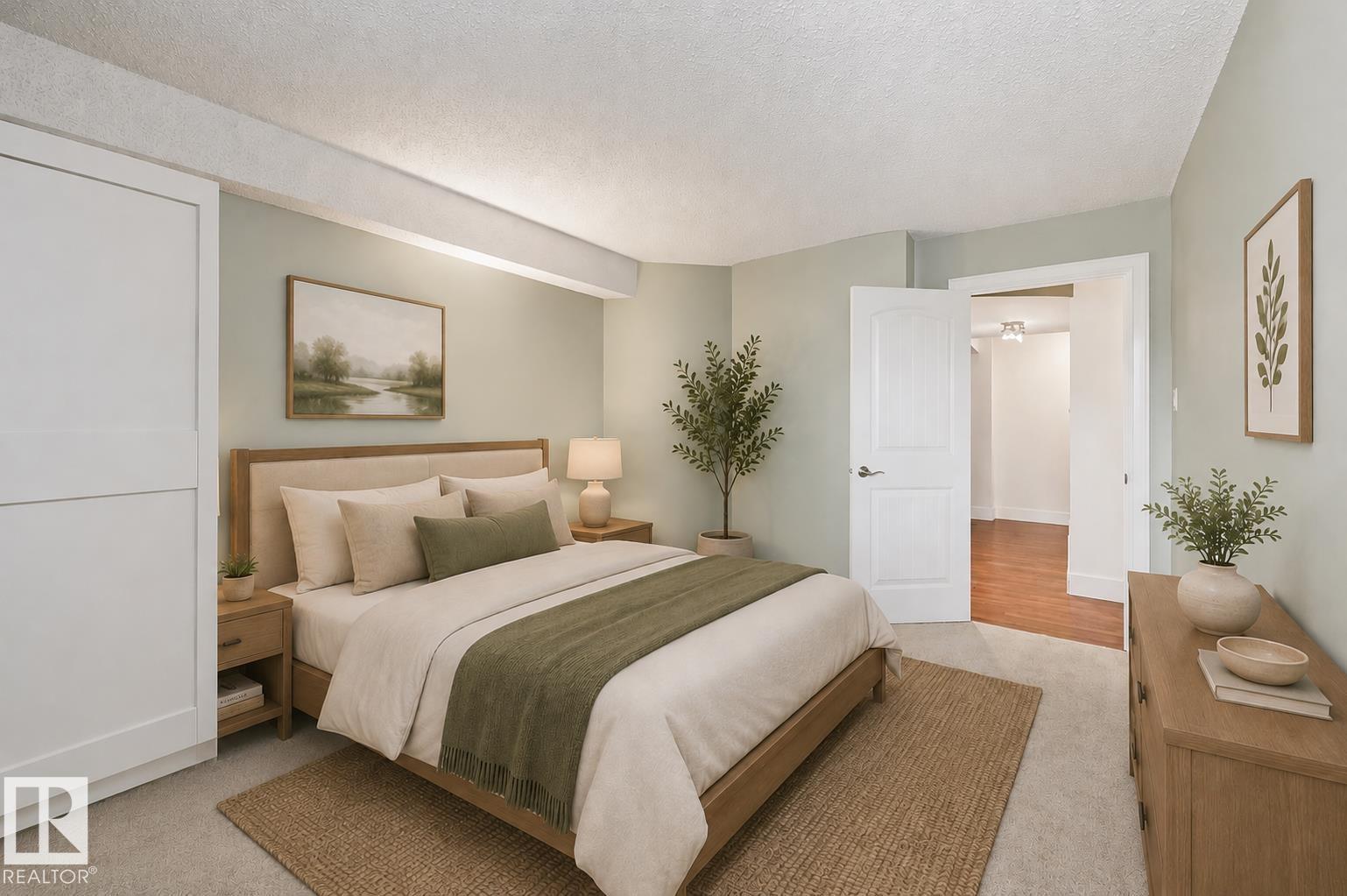#1003 9929 113 ST NW NW - 4