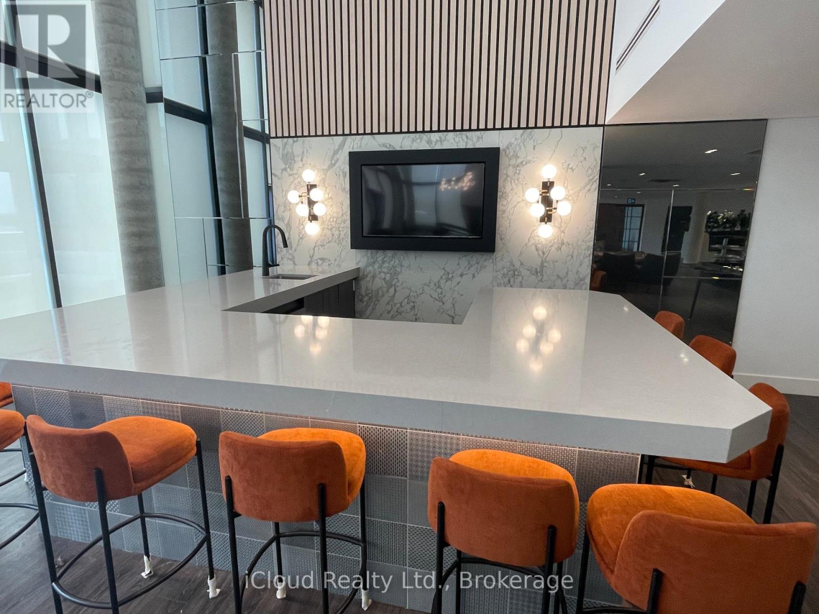 #202 5 WELLINGTON STREET - 21