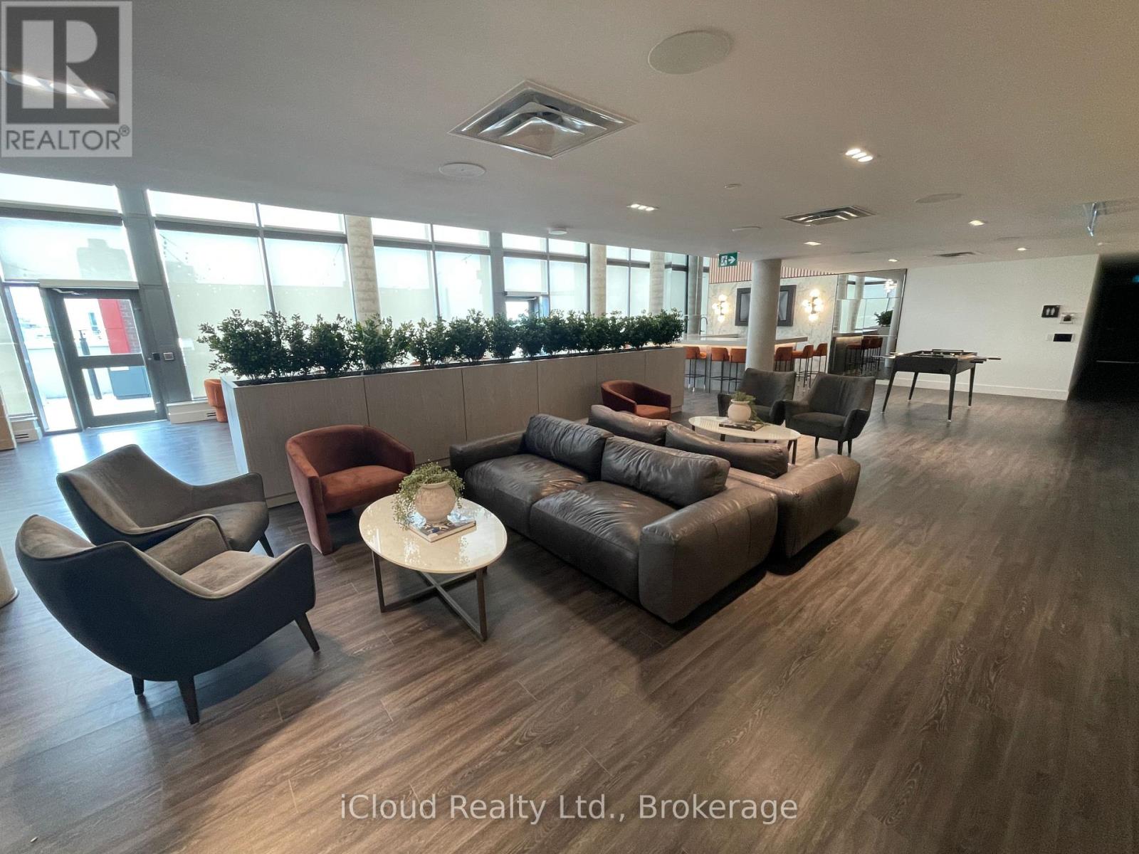 #202 5 WELLINGTON STREET - 18