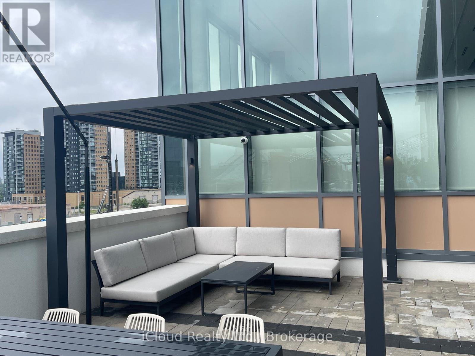 #202 5 WELLINGTON STREET - 24