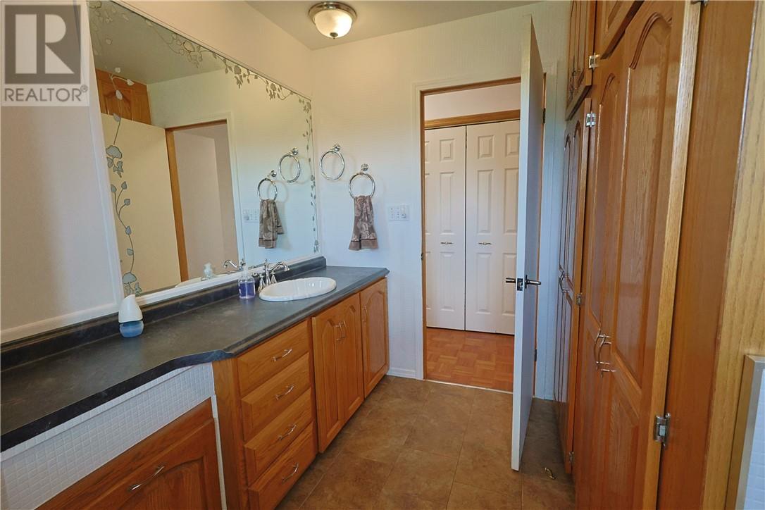7 Norvic Drive - 35