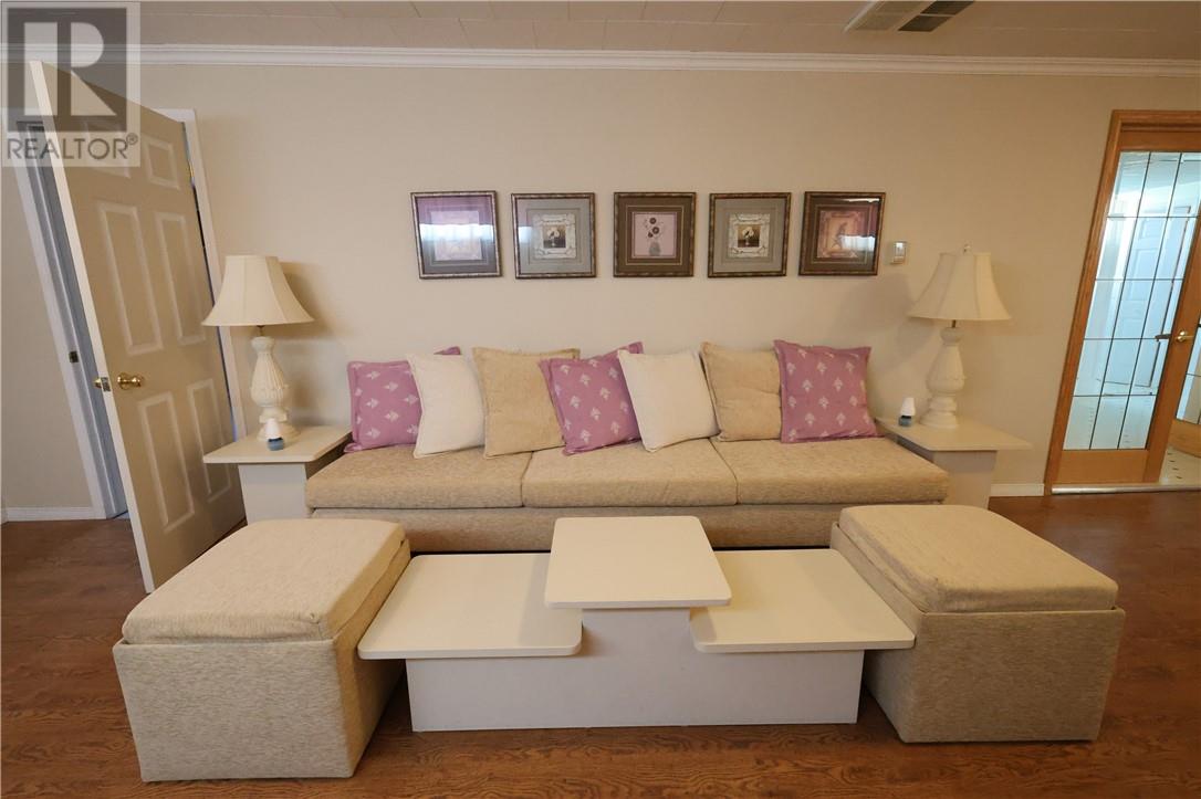 7 Norvic Drive - 44