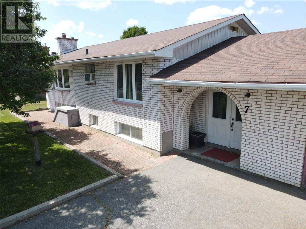 7 Norvic Drive - 70