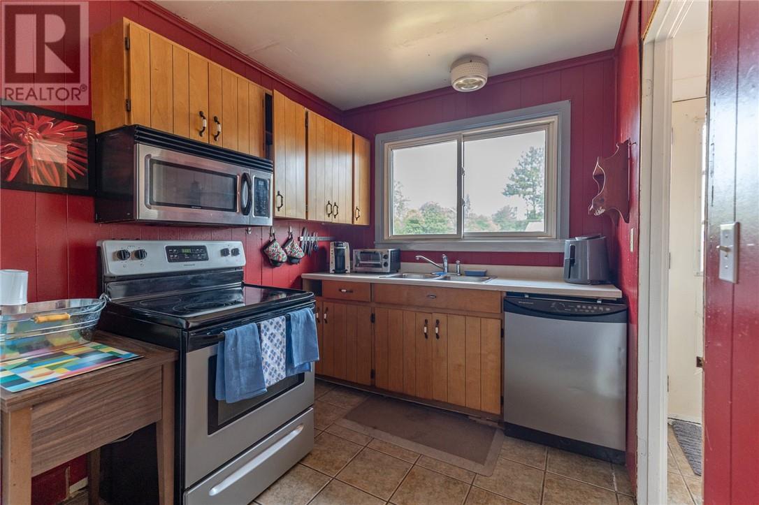 305 Lowe Street - 10