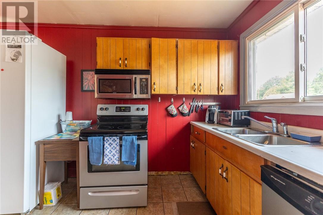 305 Lowe Street - 13