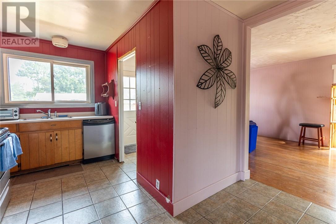 305 Lowe Street - 14