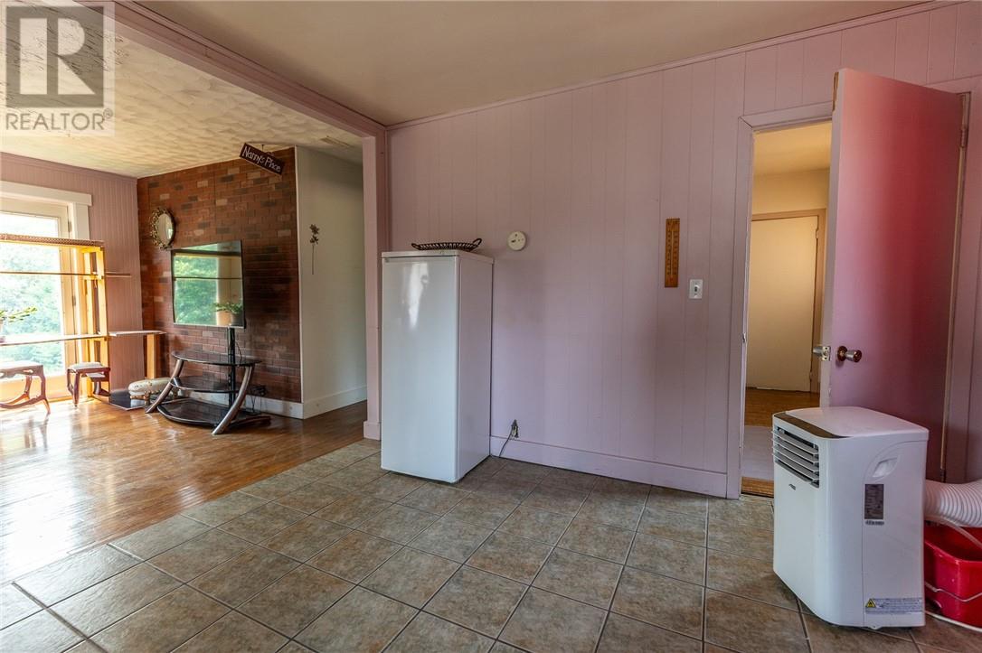 305 Lowe Street - 16