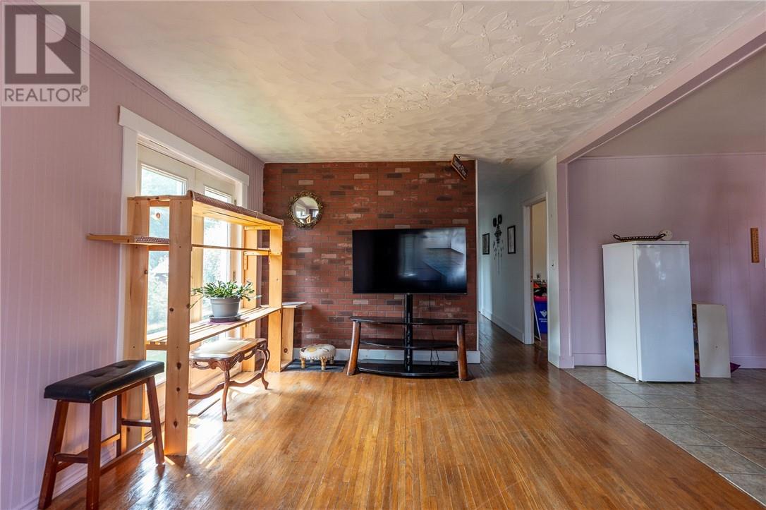 305 Lowe Street - 17