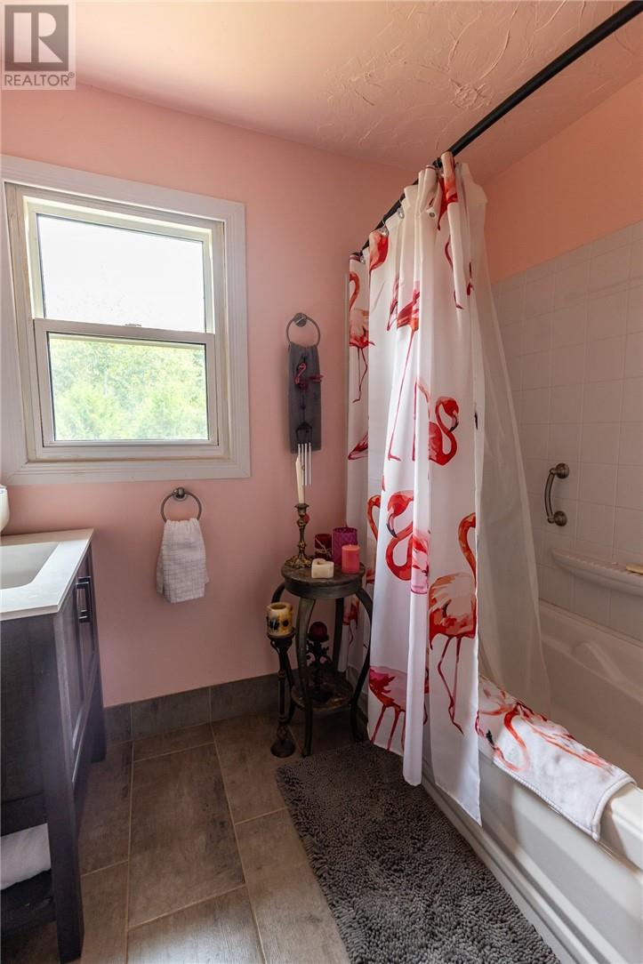 305 Lowe Street - 26