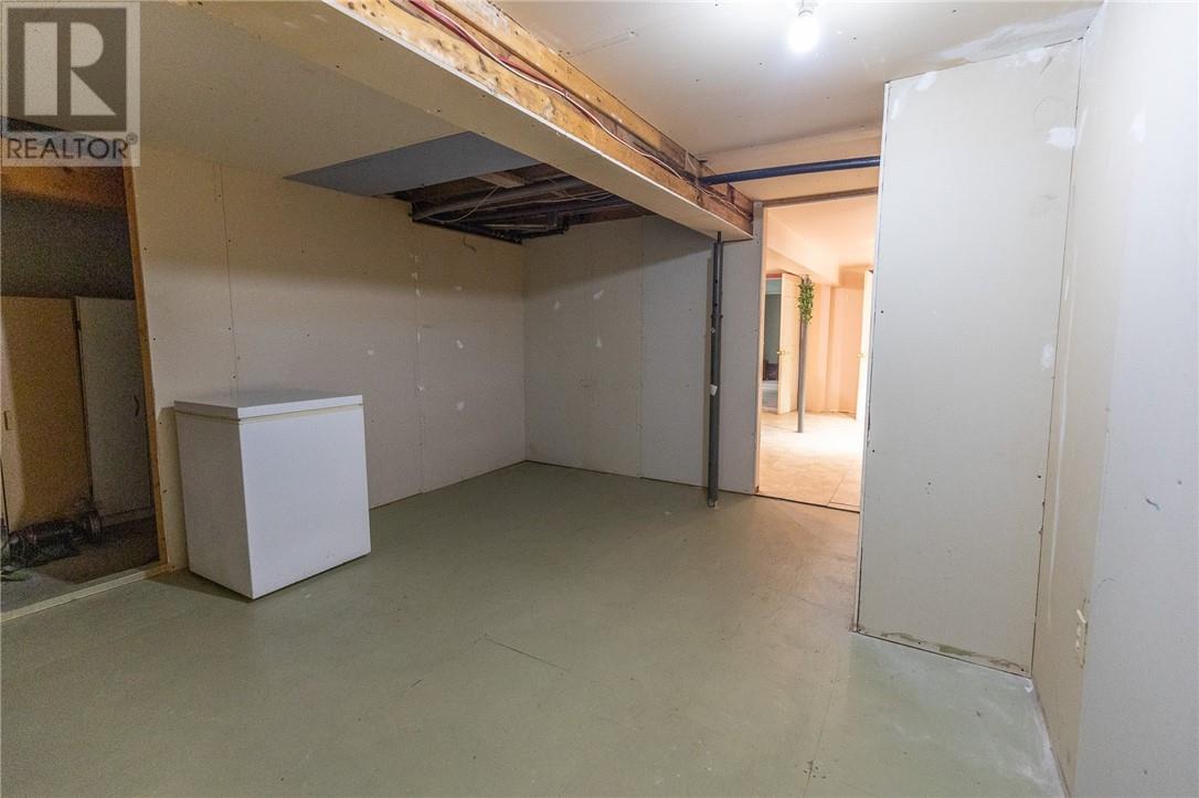 305 Lowe Street - 30