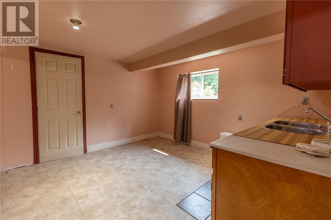 305 Lowe Street - 33