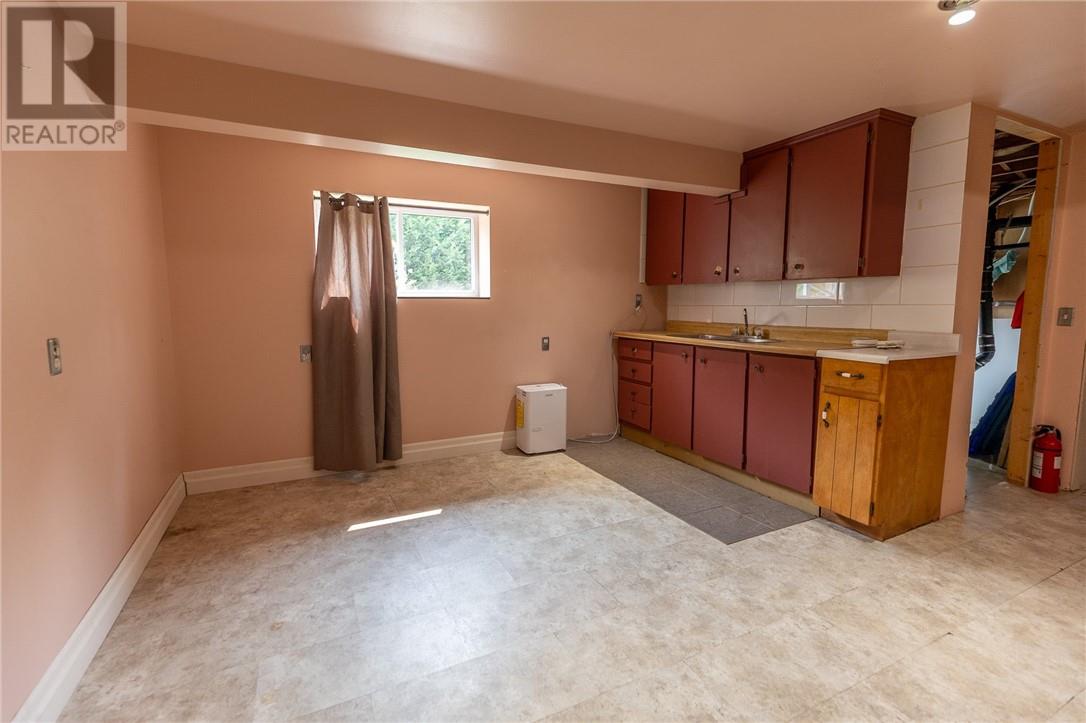 305 Lowe Street - 34
