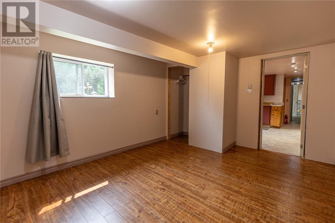 305 Lowe Street - 37