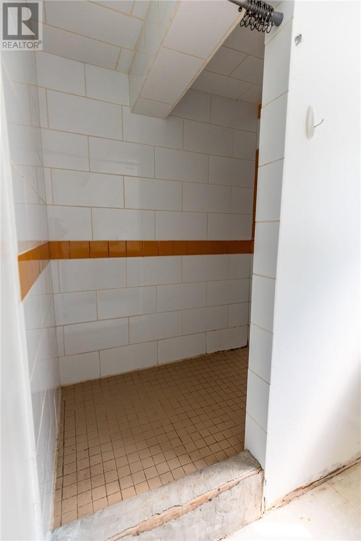 305 Lowe Street - 39