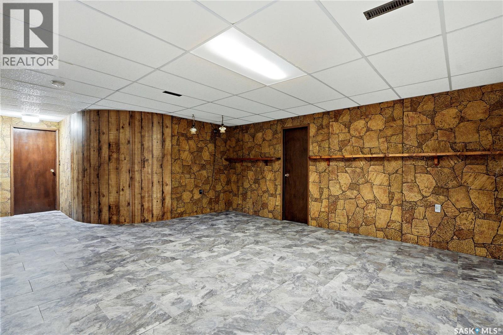 705 Main STREET - 36