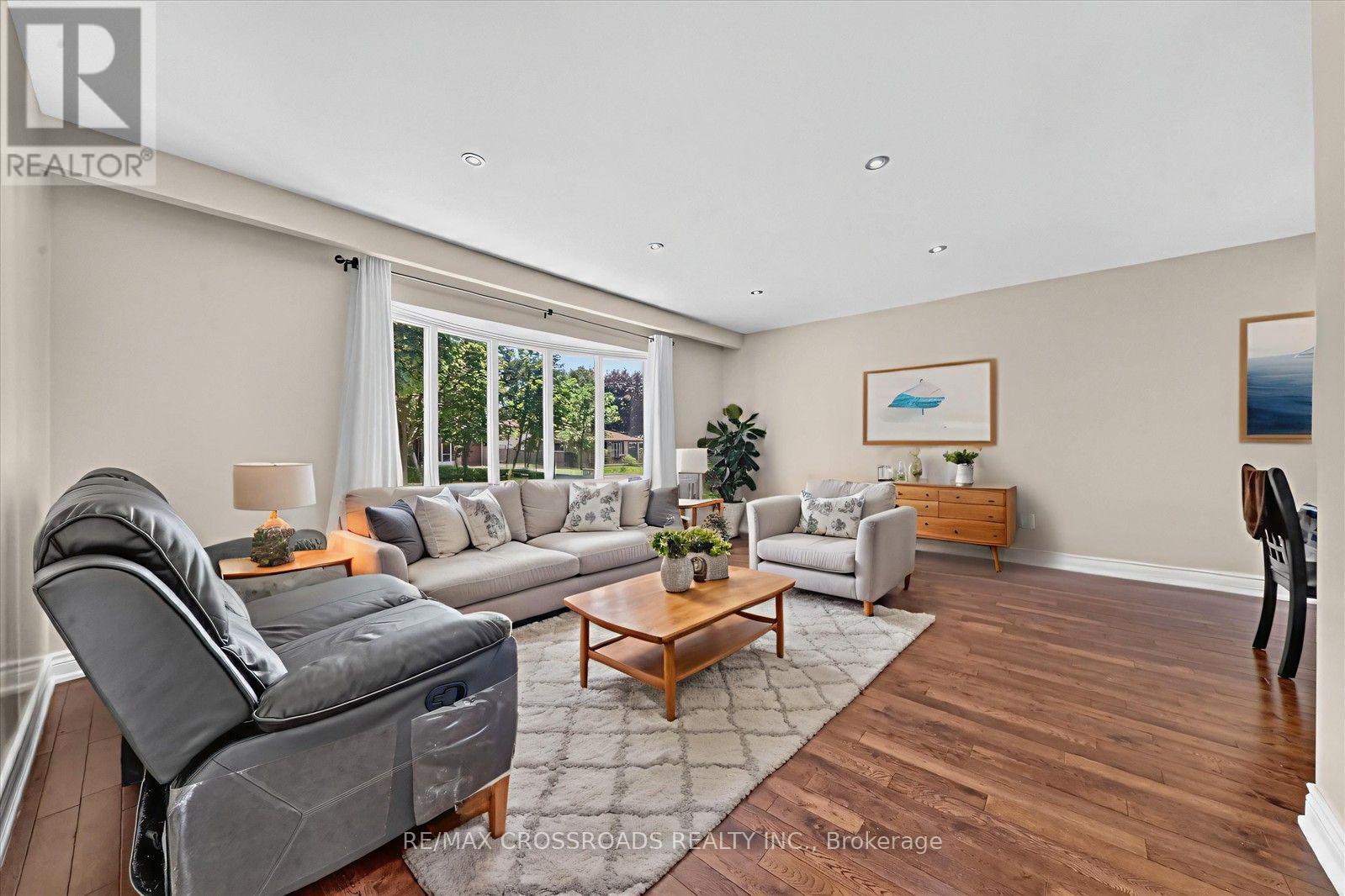 10 GILLBANK CRESCENT S - Image 12