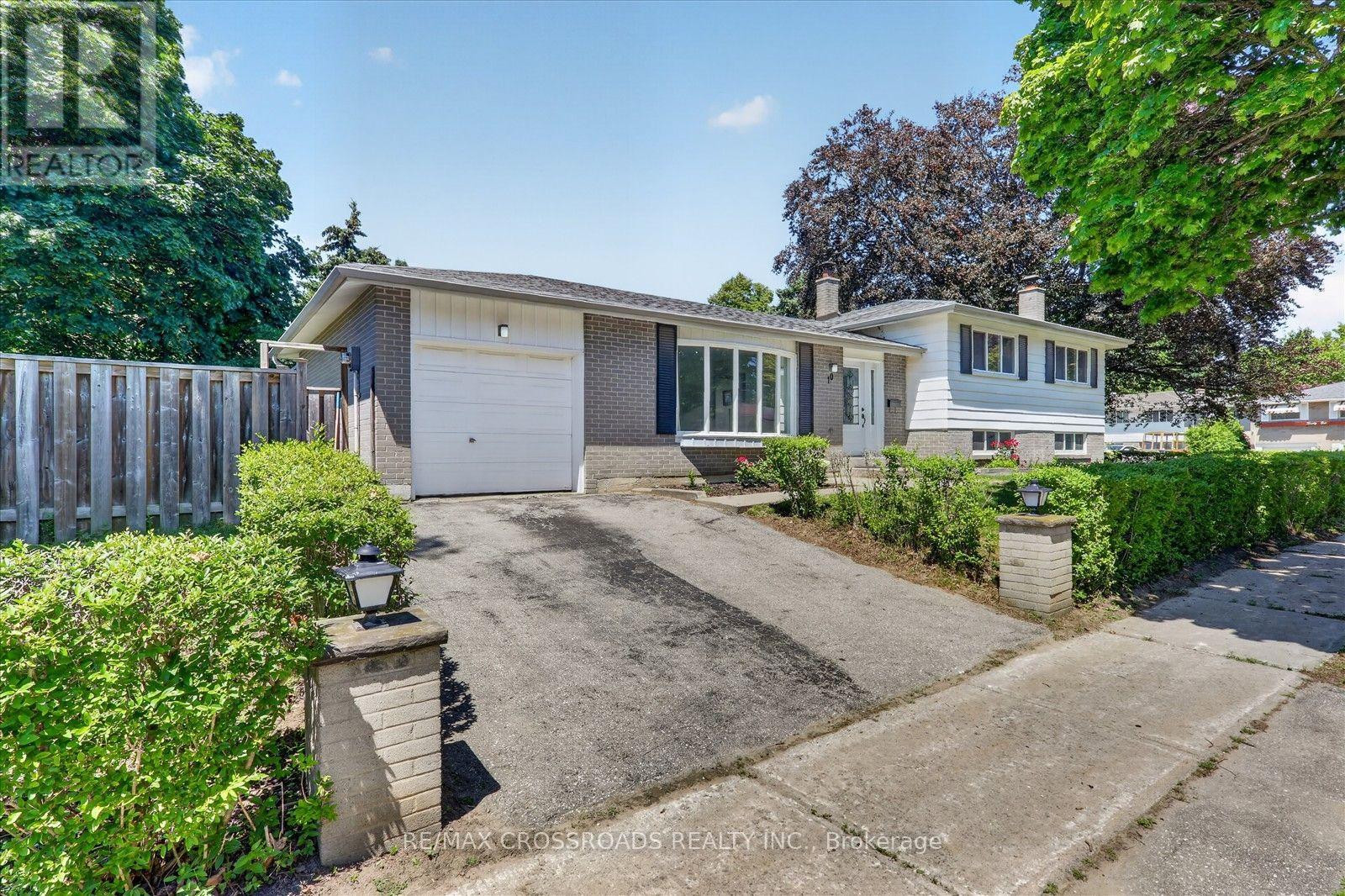 10 GILLBANK CRESCENT S - 44