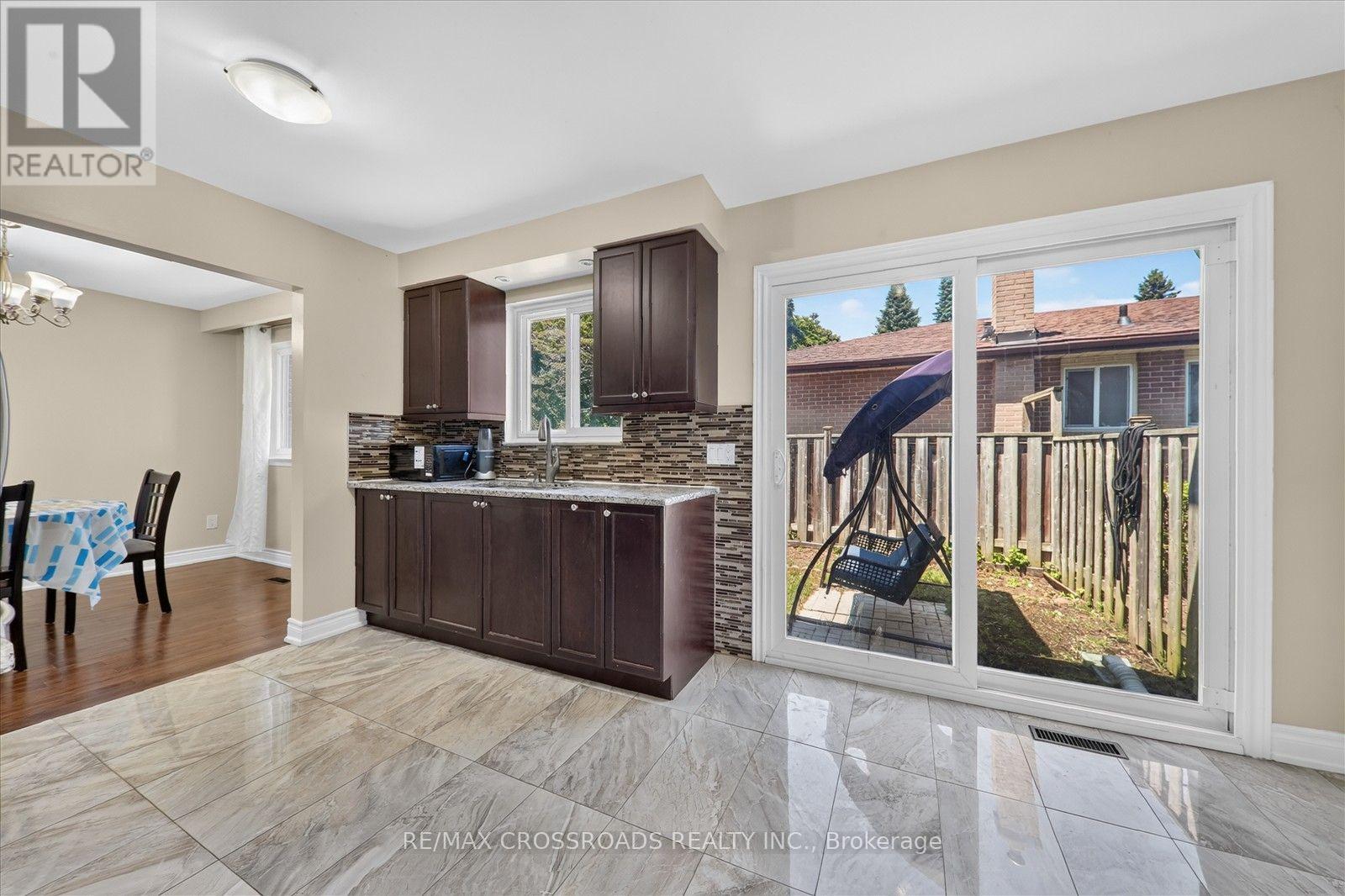 10 GILLBANK CRESCENT S - 18