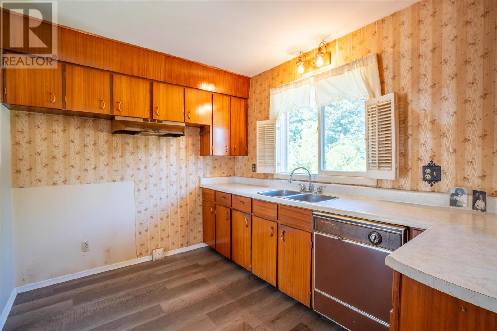 154 Chambers AVE - 10