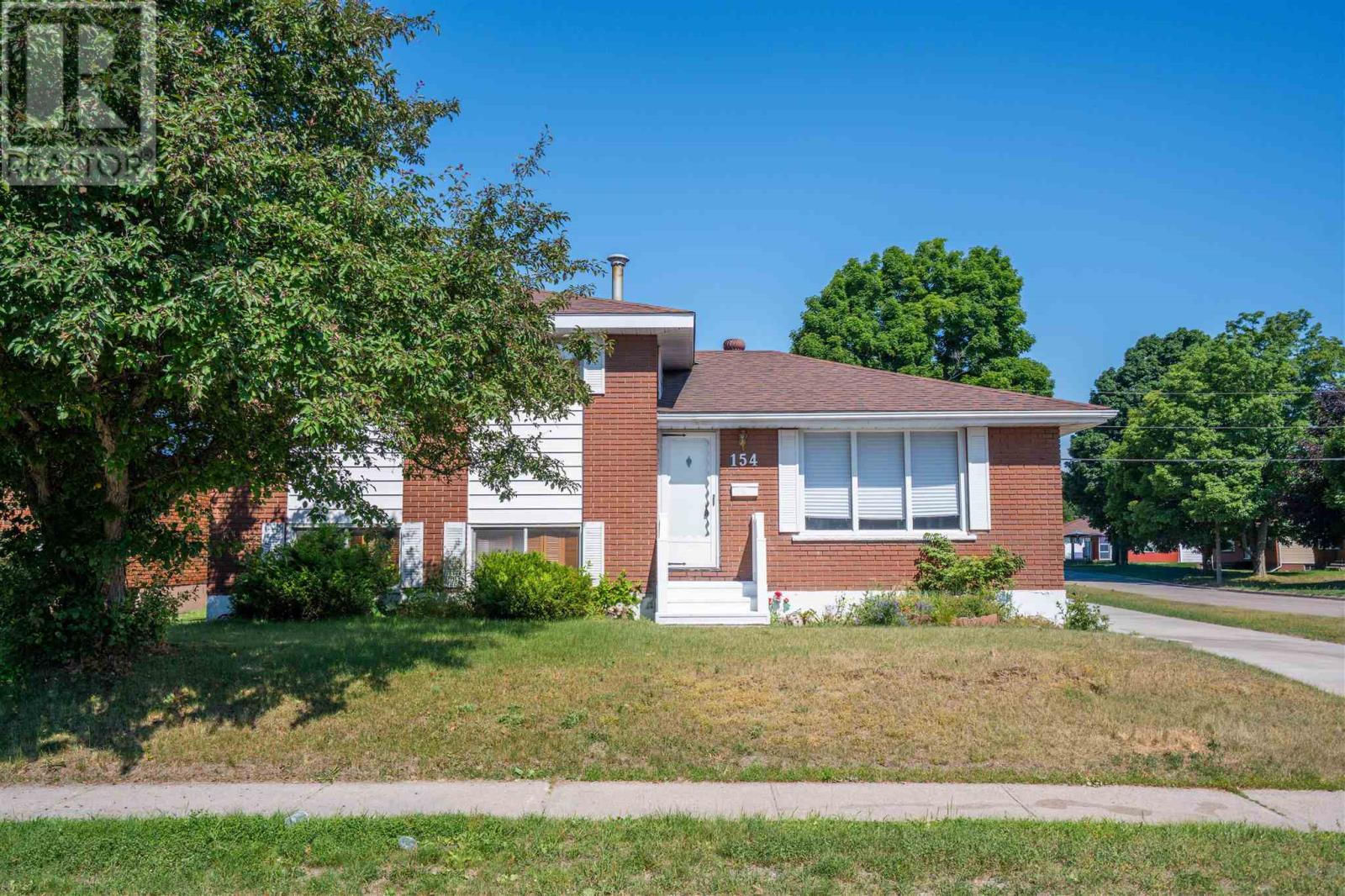 154 Chambers AVE - 2
