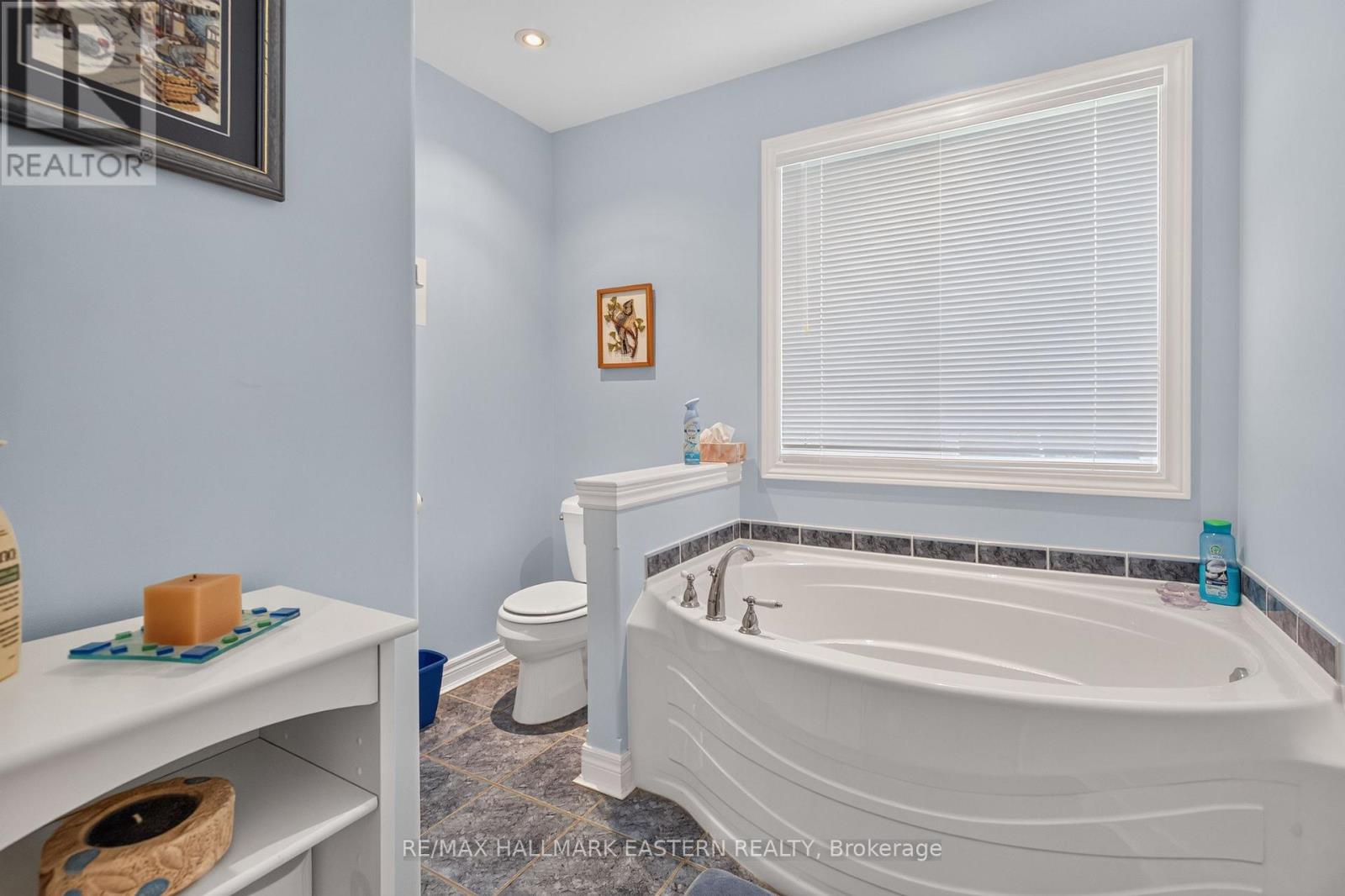 734 DUFFUS DRIVE - 32