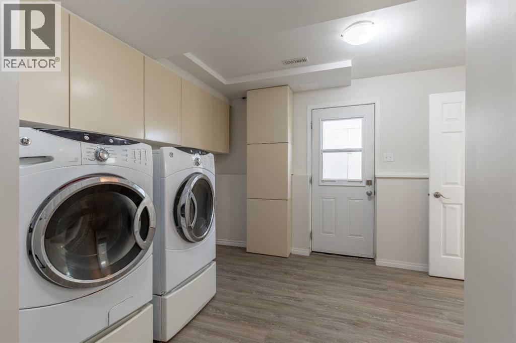 3806 20 Avenue S - 33