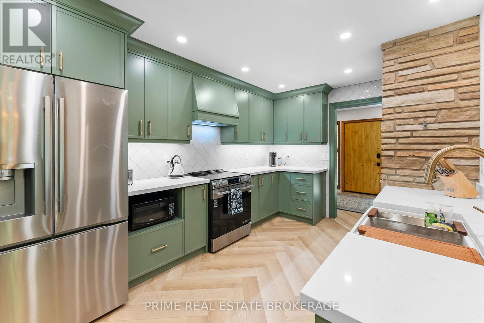 10392 GRAND OAKS DRIVE - 10