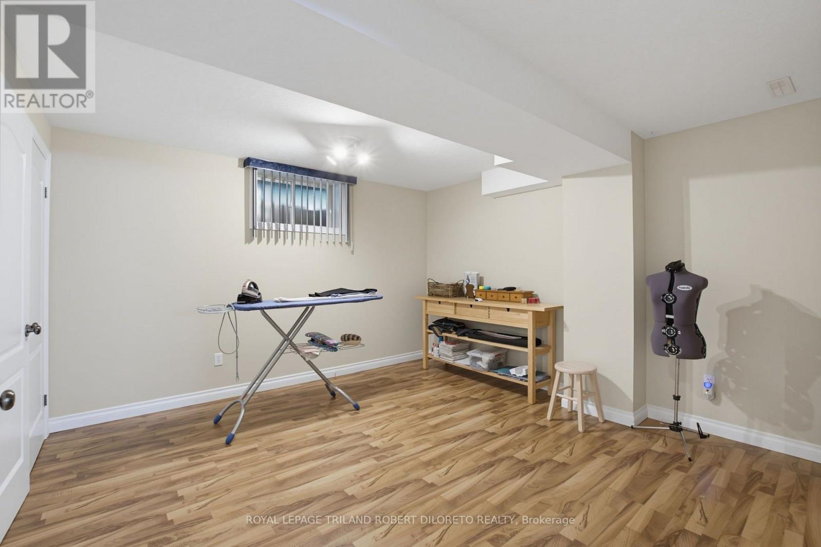 9989 OXBOW DRIVE - 32