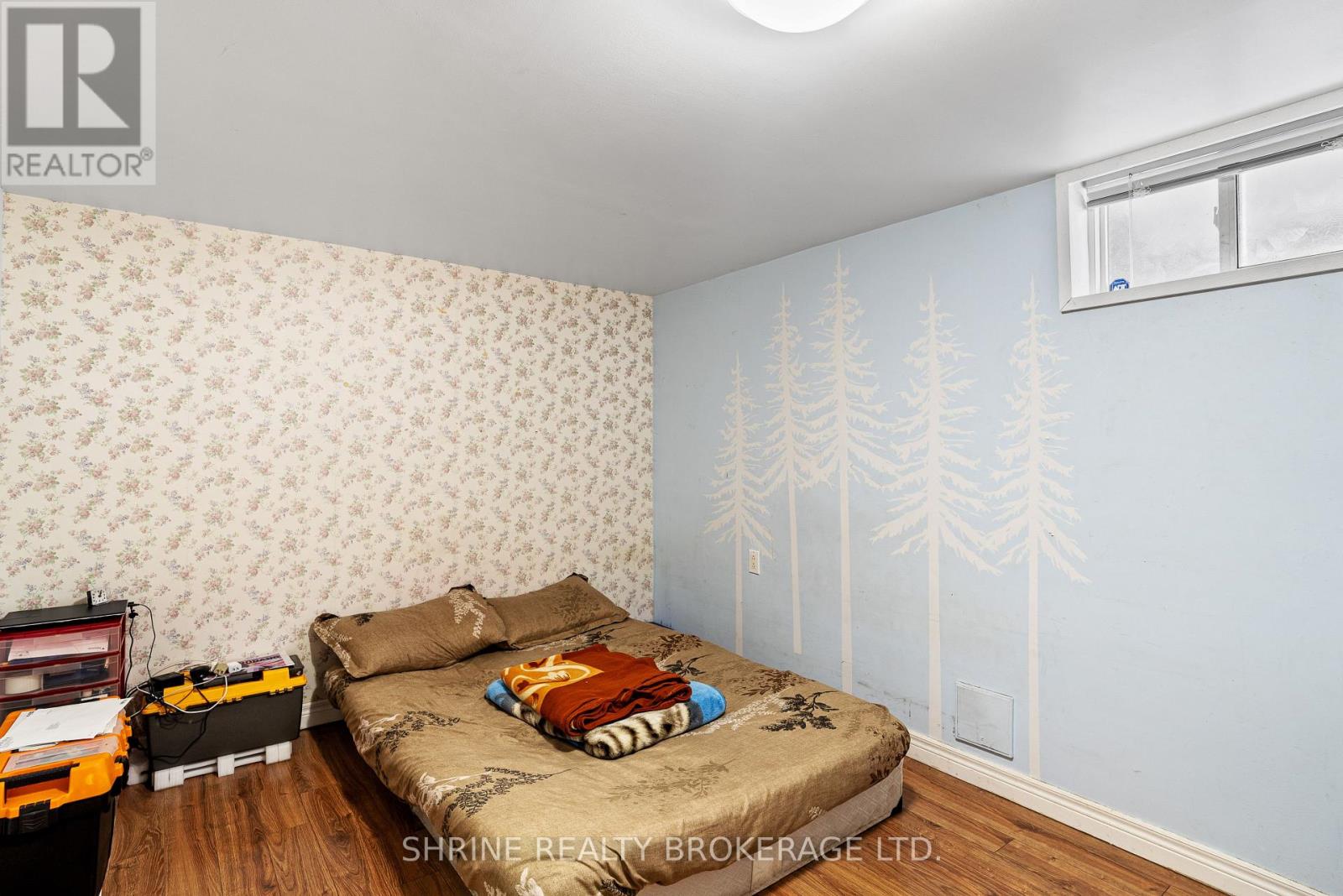 15 GARLAND CRESCENT - 33