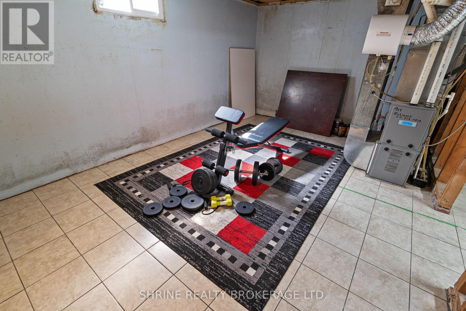 15 GARLAND CRESCENT - 37