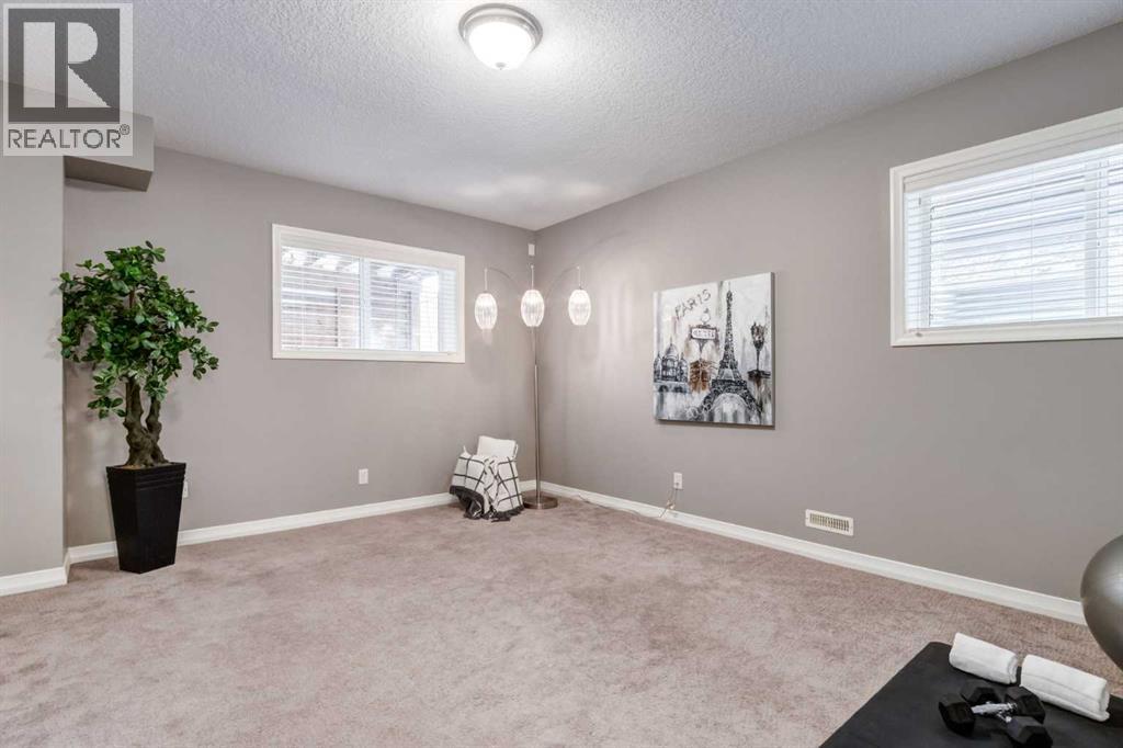 33 Evansglen Drive NW - 36