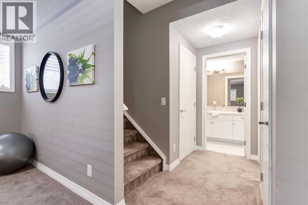33 Evansglen Drive NW - 35