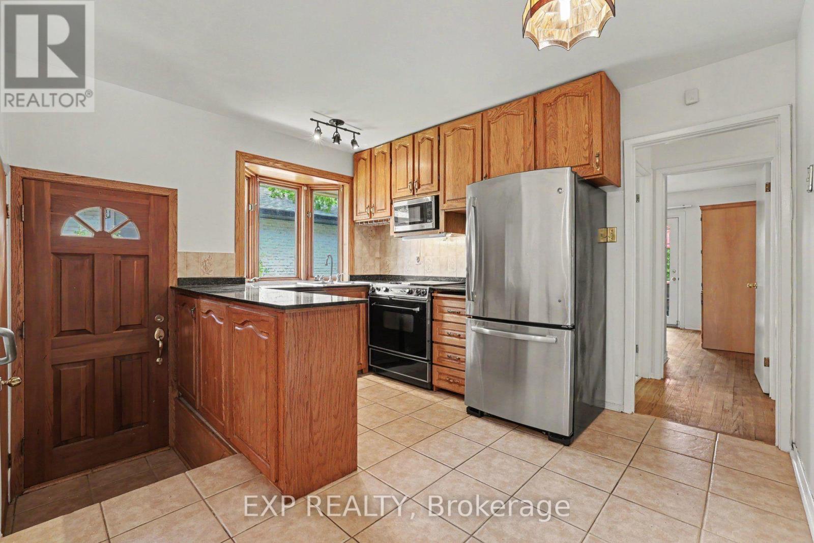 16 ELMSLEY CRESCENT - 12