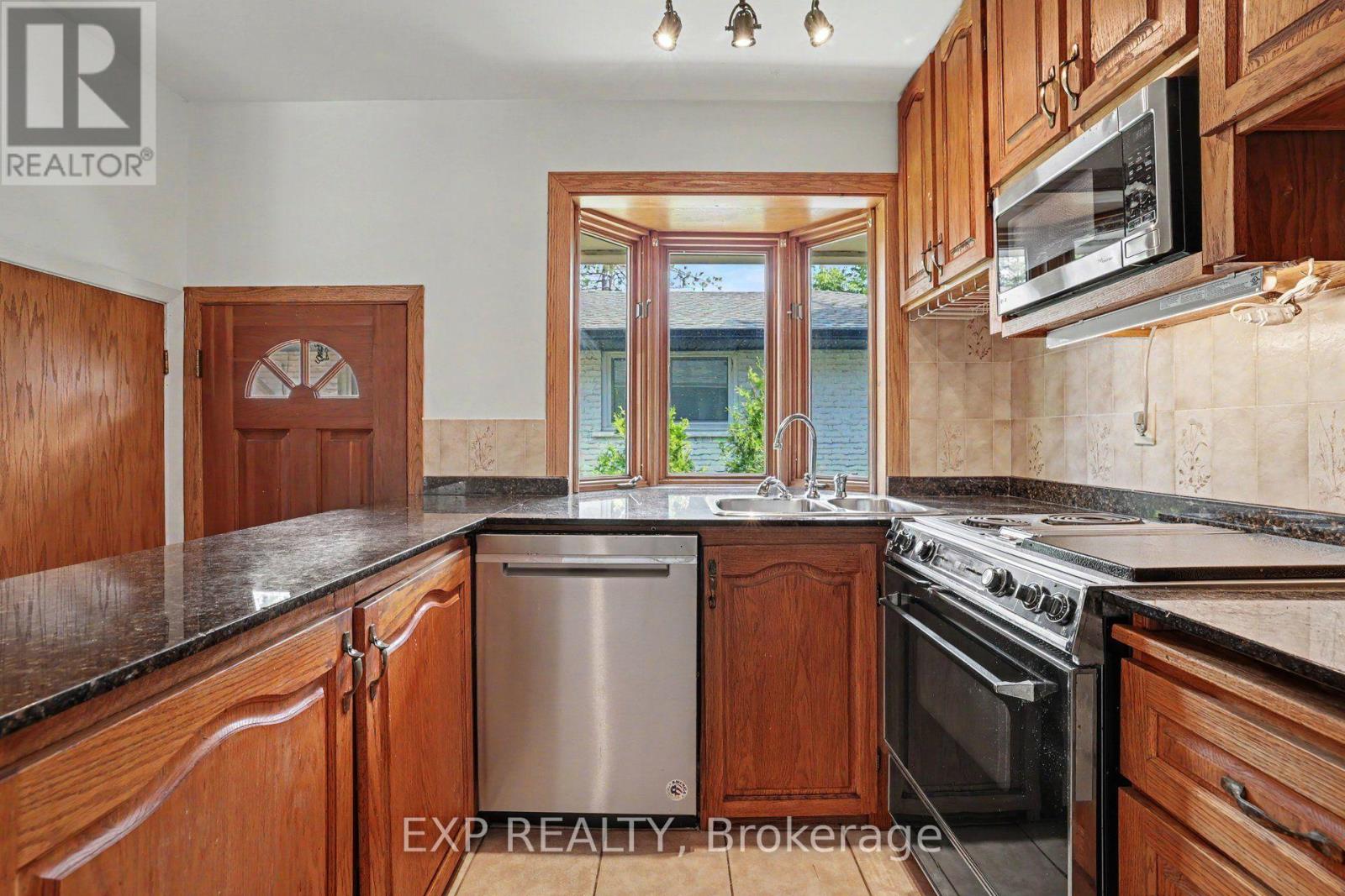 16 ELMSLEY CRESCENT - 14