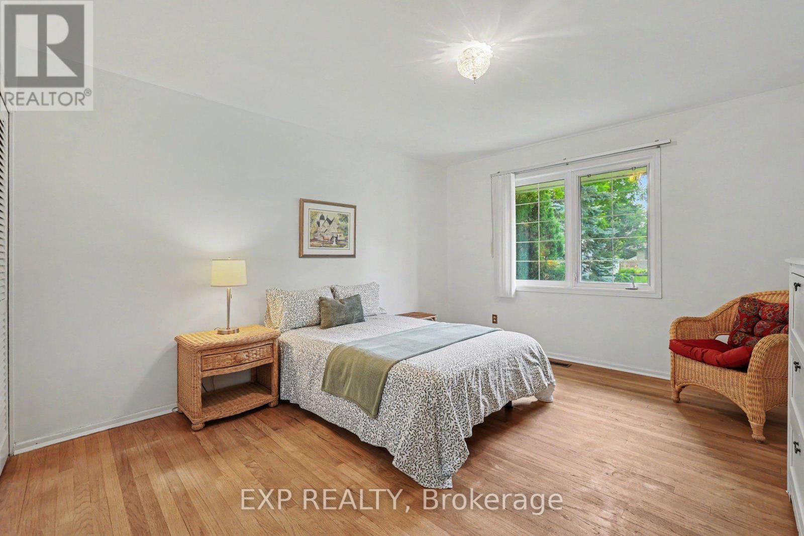 16 ELMSLEY CRESCENT - 17