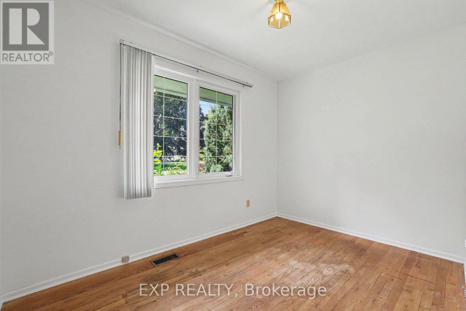 16 ELMSLEY CRESCENT - 21